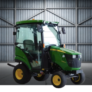 John Deere 1026R kompakt traktor + fülke
